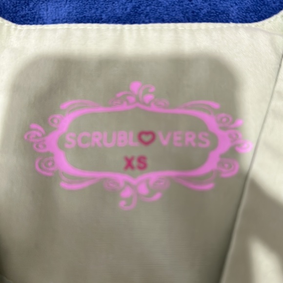 Scrub top and pants - Picture 8 of 9